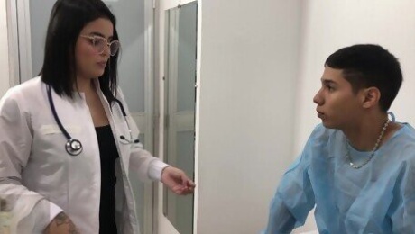 Doctor with huge ass helps her patient with his erection problem - in Spanish