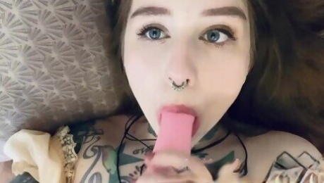 German Tattoo Babe need a hart fuck!